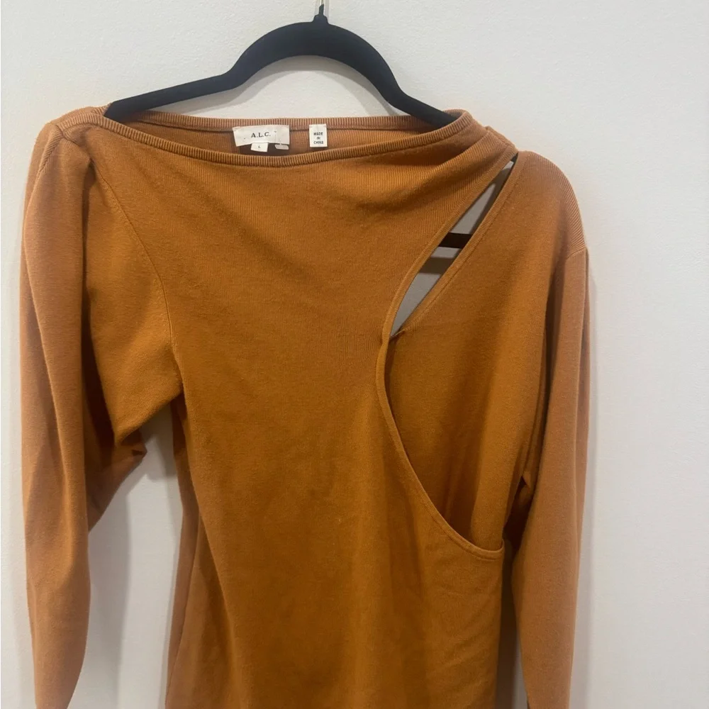 ALC Addison Cold Shoulder Top in Cashew Women's Size Large used lightly - Picture 6 of 7